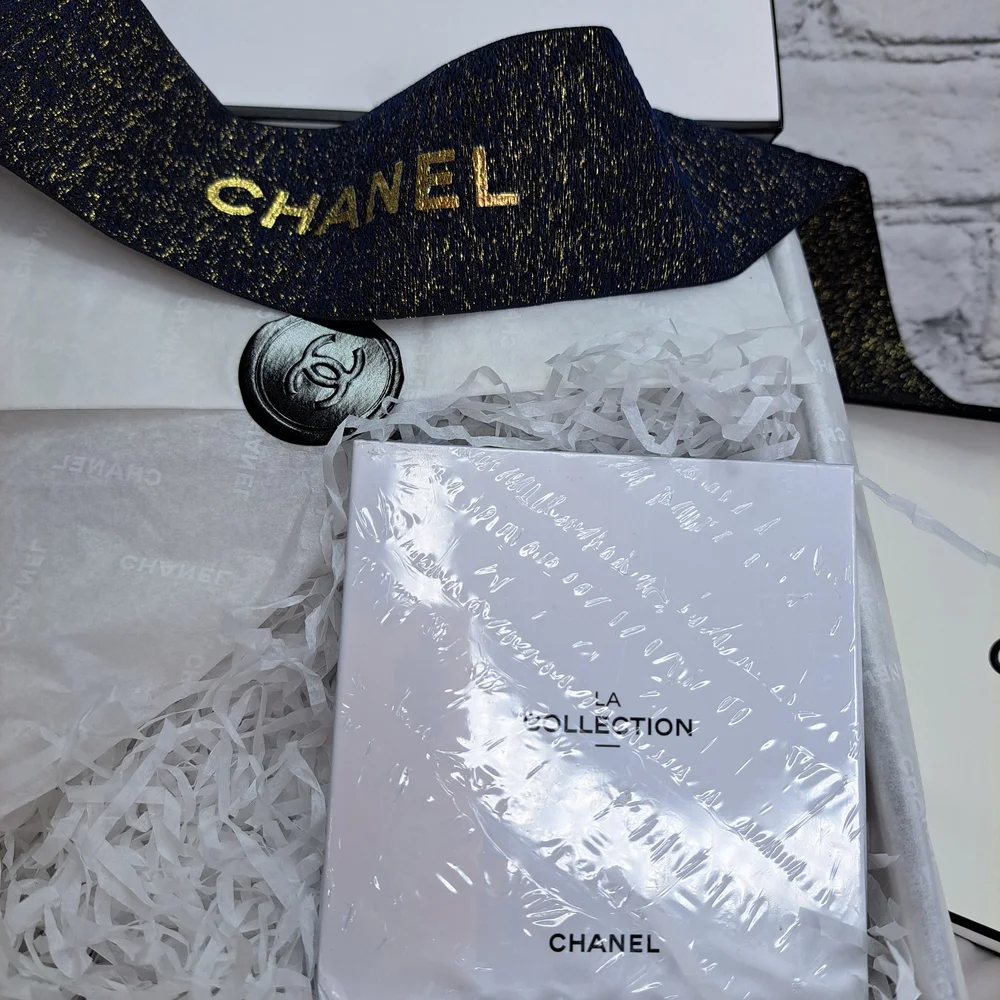 'CHANEL' DOÙBLE LOCK & KEY BOXED GIFT SET w 'CHANEL' GIFT BAG BLACK CAMILĹA ÌÌ - Picture 15 of 16